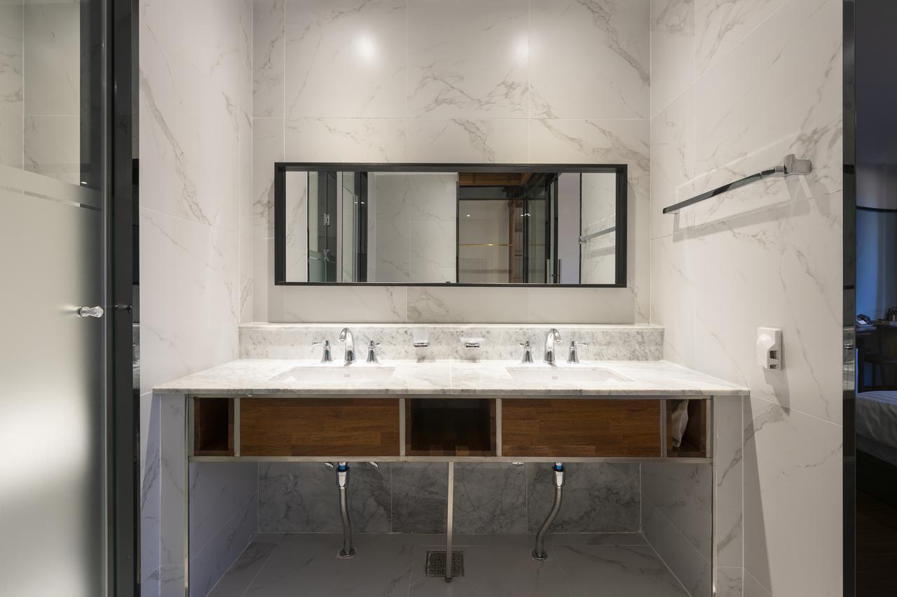 Hotel Brown-dot Shinho 3*