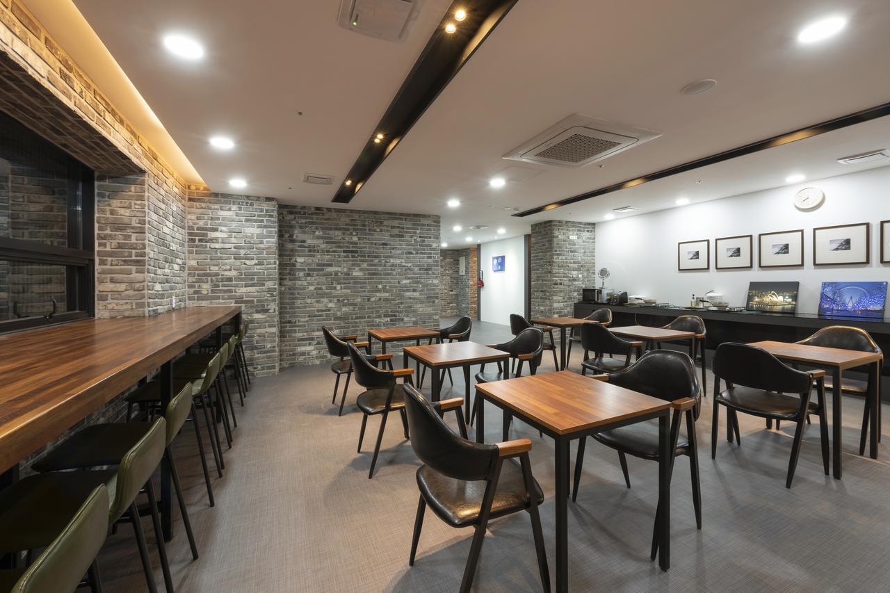 Seomyeon Brown-dot Gold 3* Busan