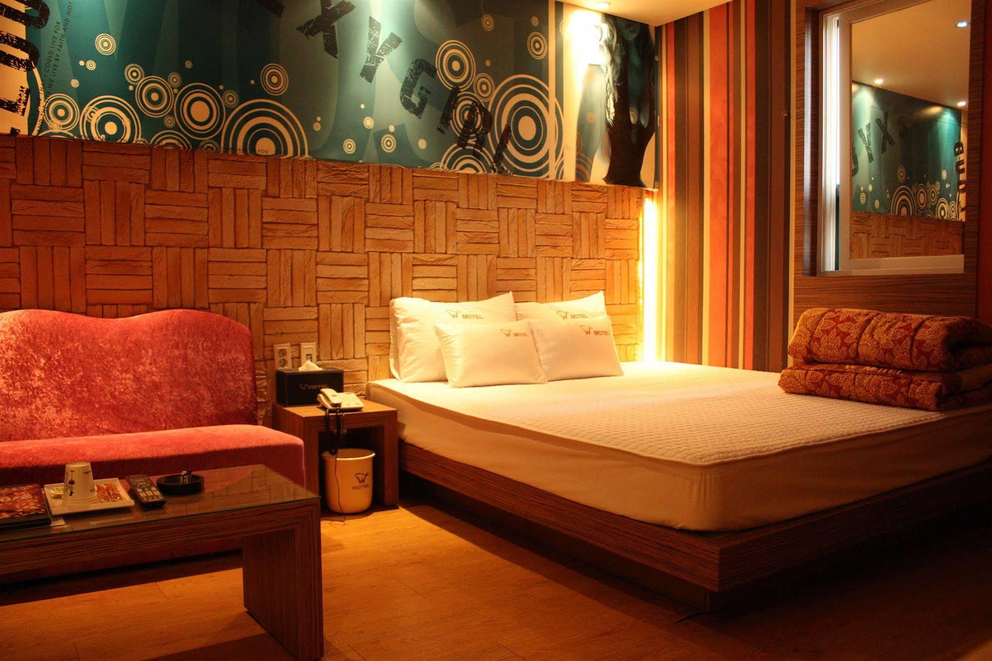 Hotel W 2*
