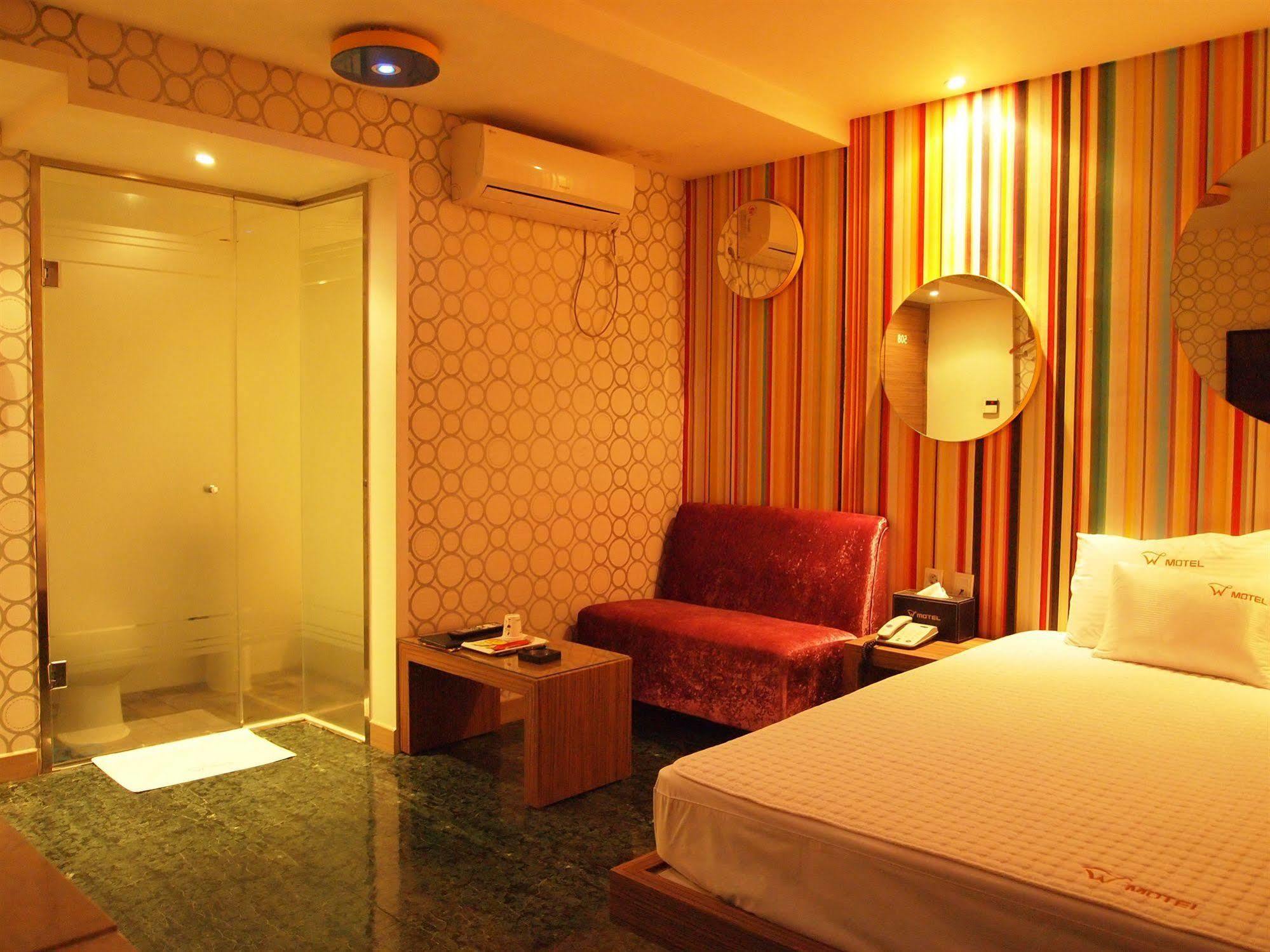 W Hotel 2*