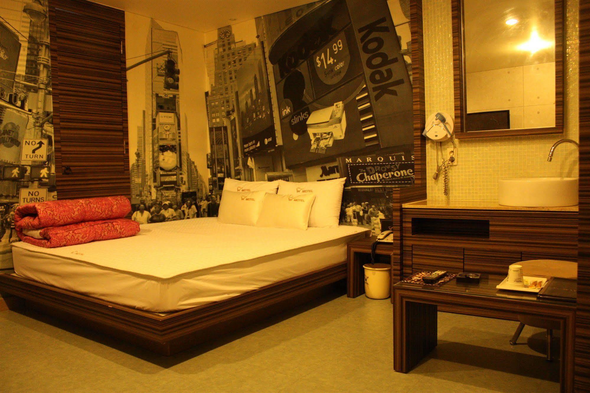 Hotel W 2*