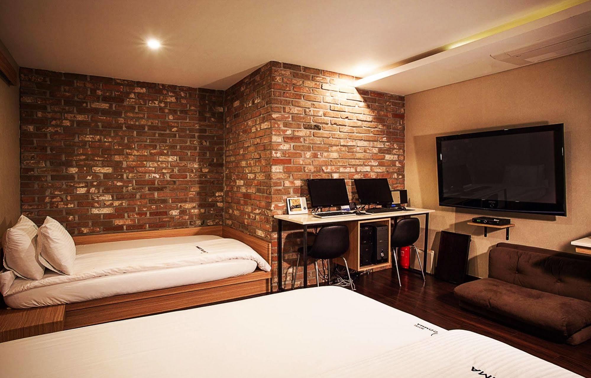 Motel Comma 2*