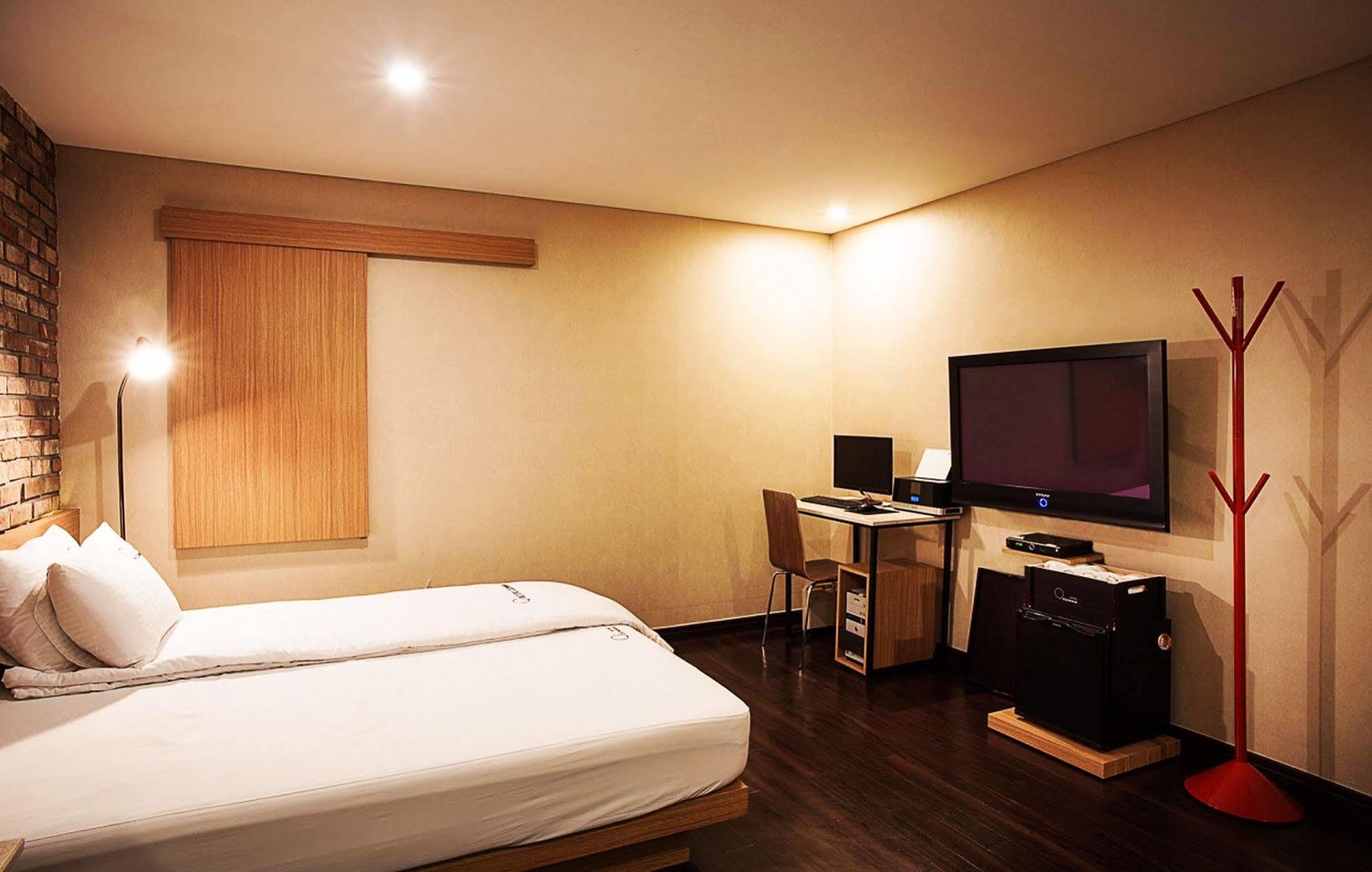Comma 2* Busan