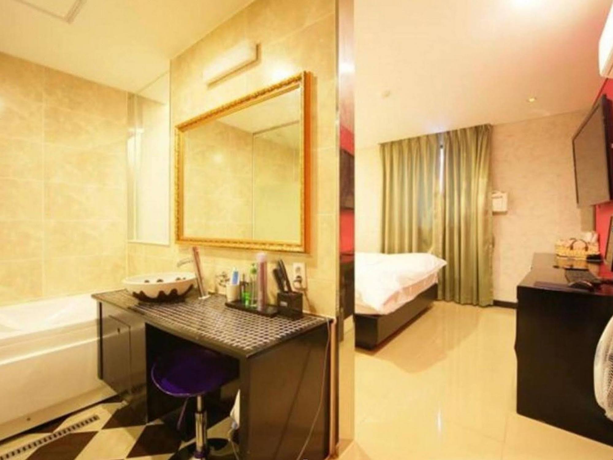 Iris Motel 2*