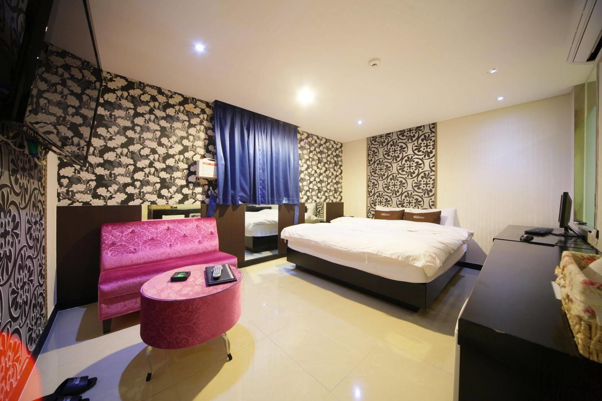 Iris Motel