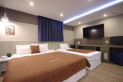 Haru Hotel