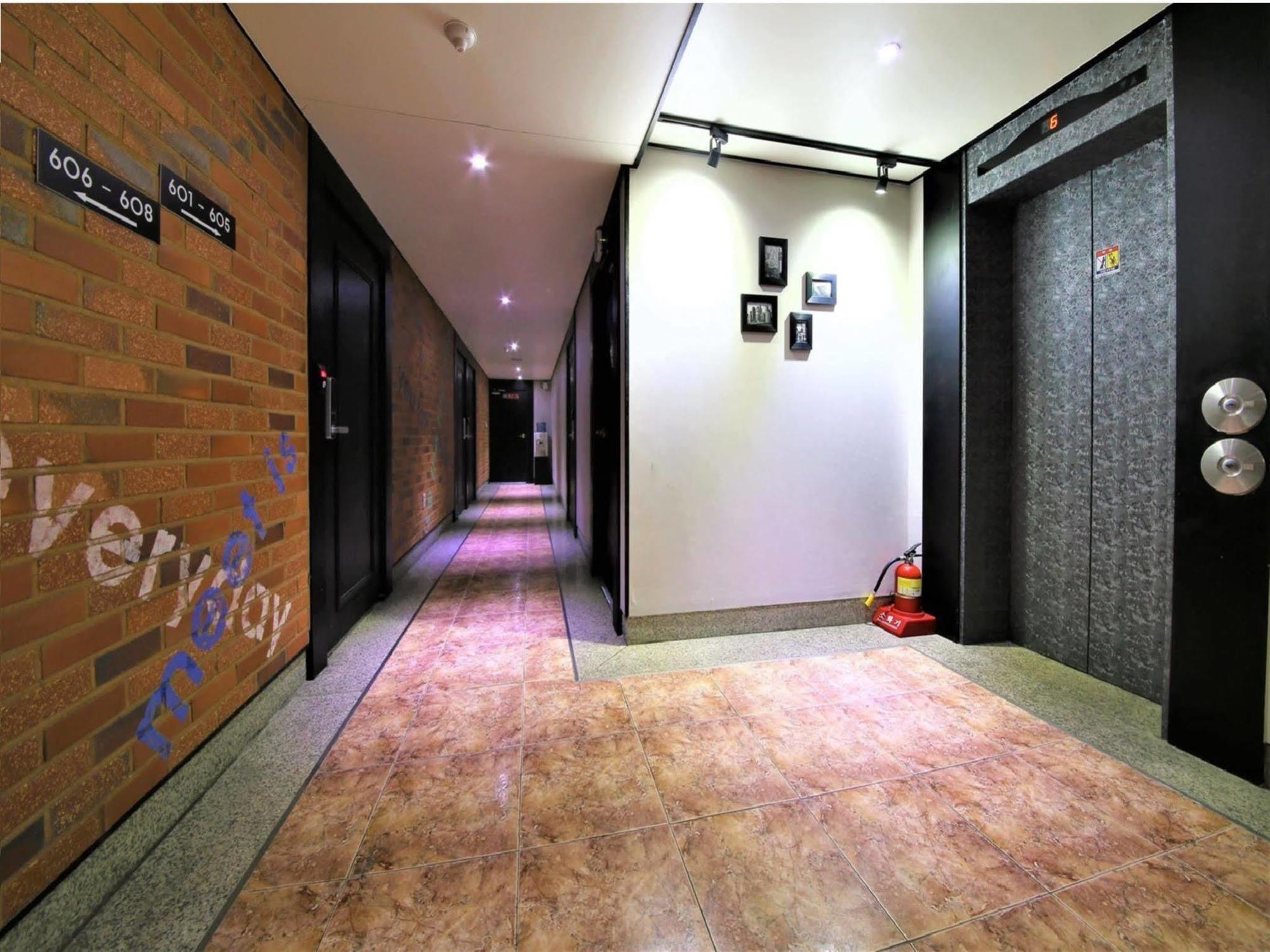 Elysee Hotel 3*