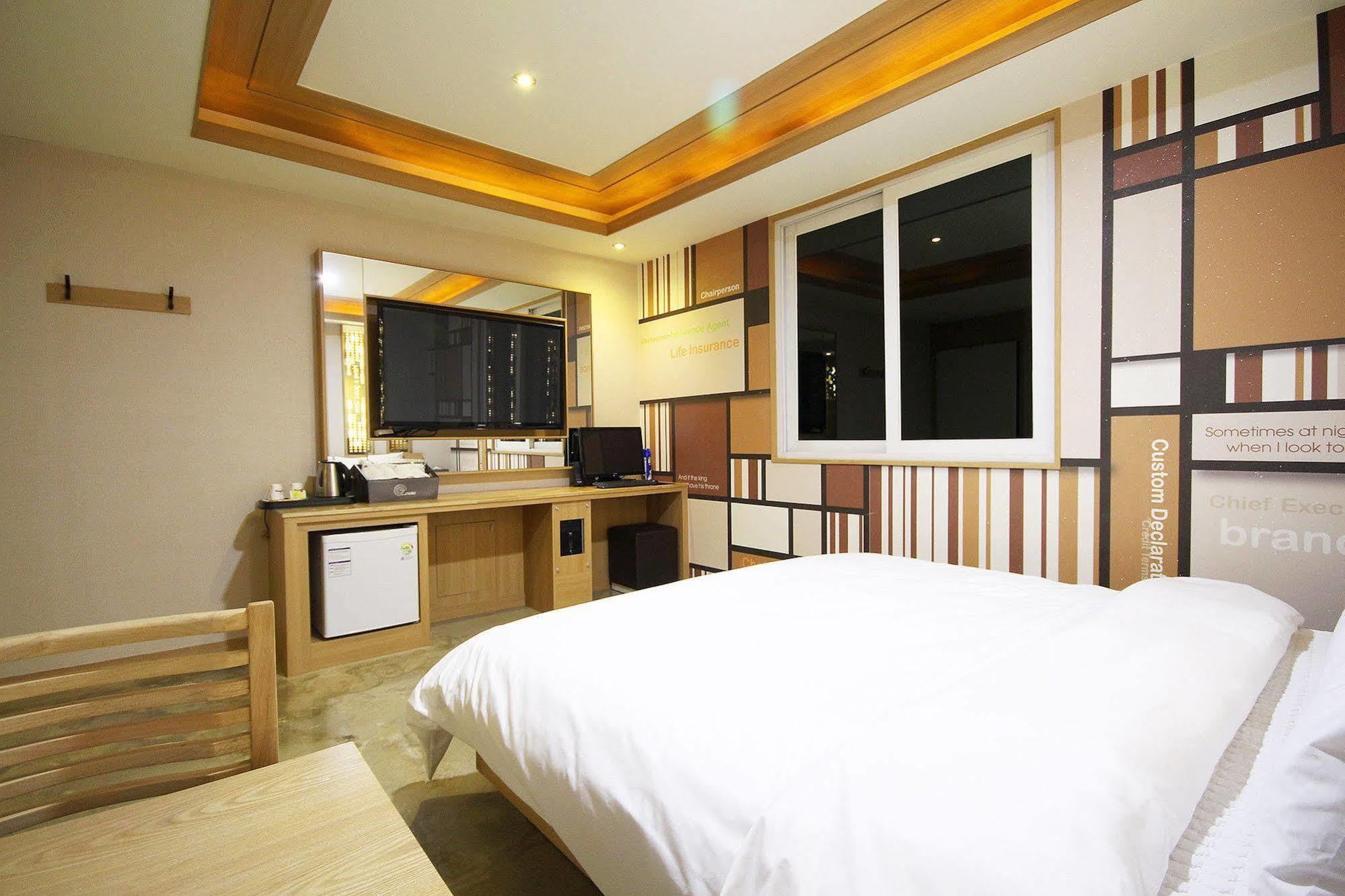 Oz Oncheonjang Motel Busan