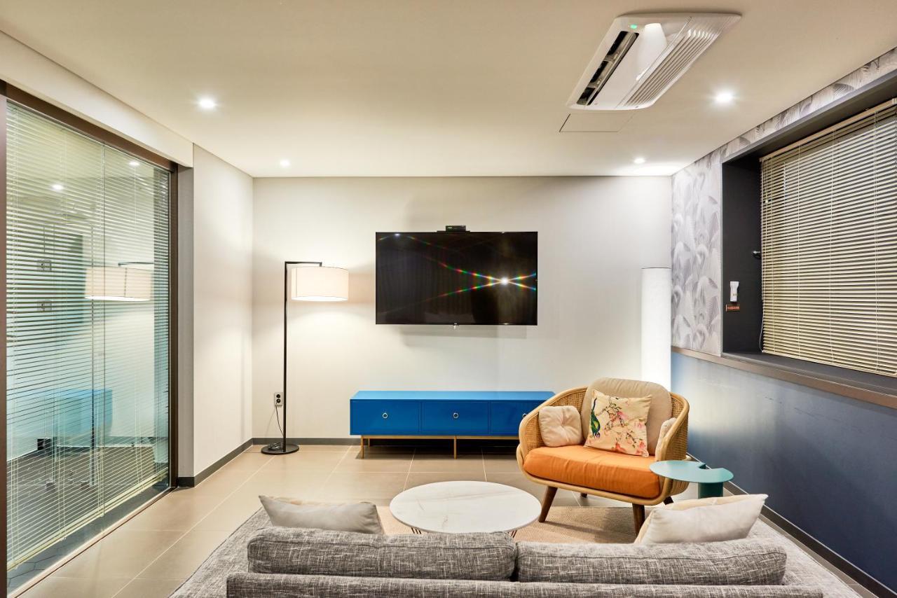 Brown Dot Songjung Hotel