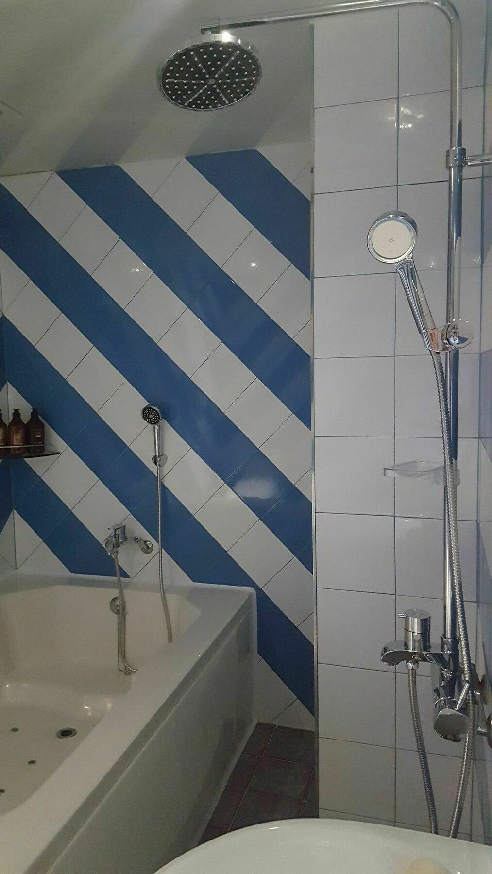 Nhà nghỉ Gem 2*