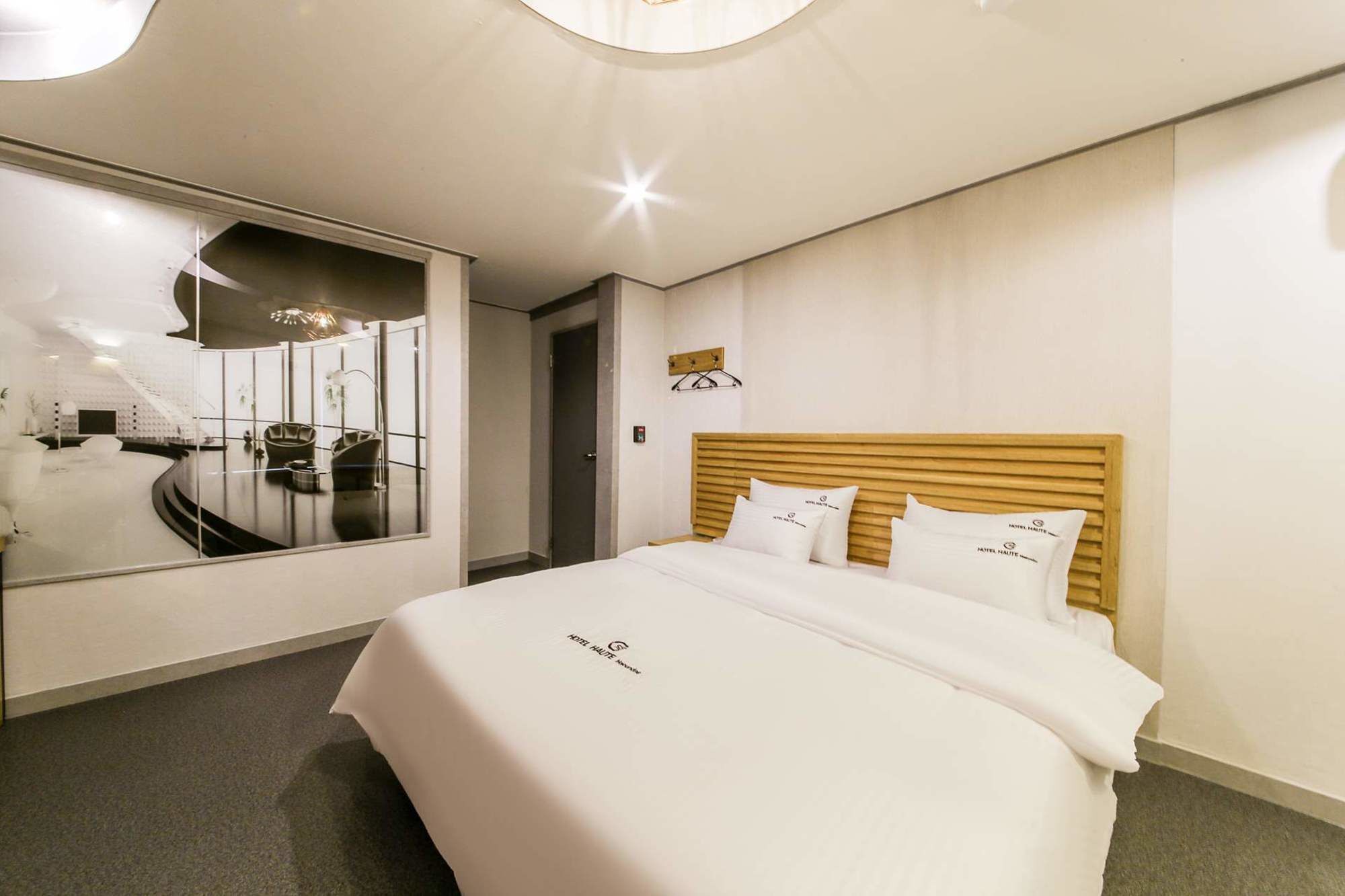 Haute Hotel