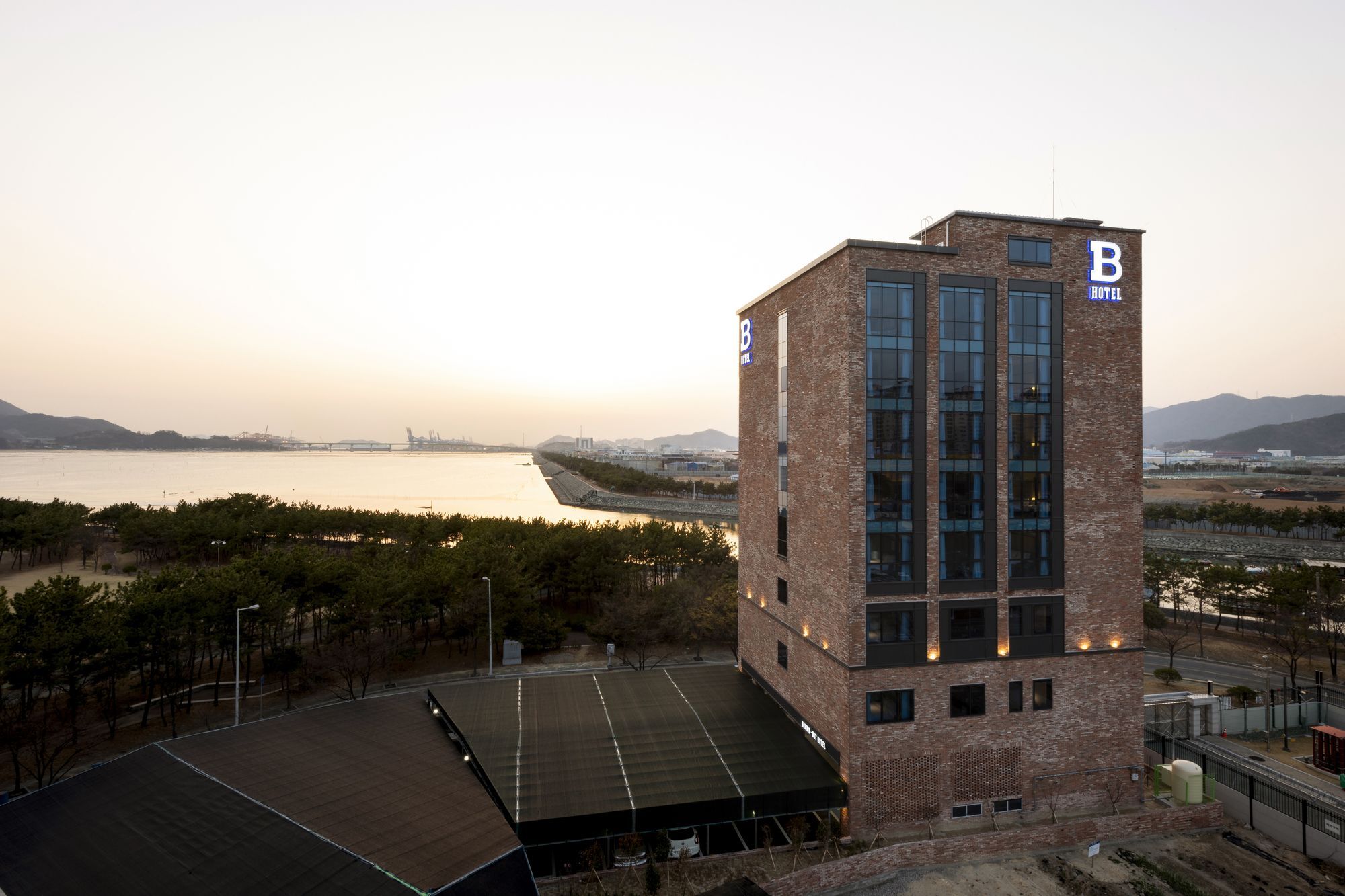 Brown-dot Shinho Hotel 3*