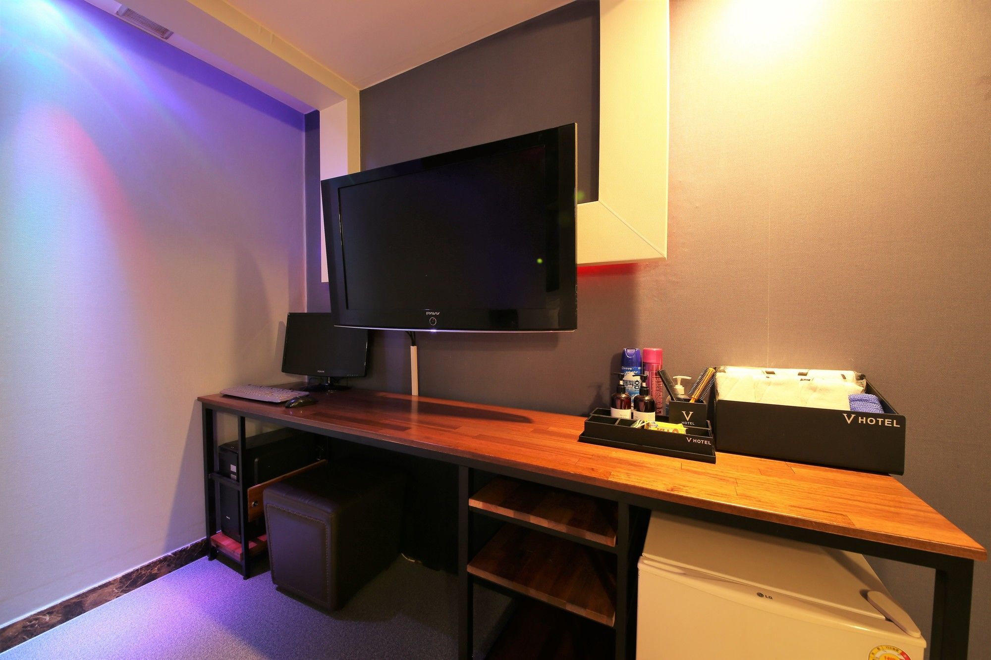 V Hotel 2*