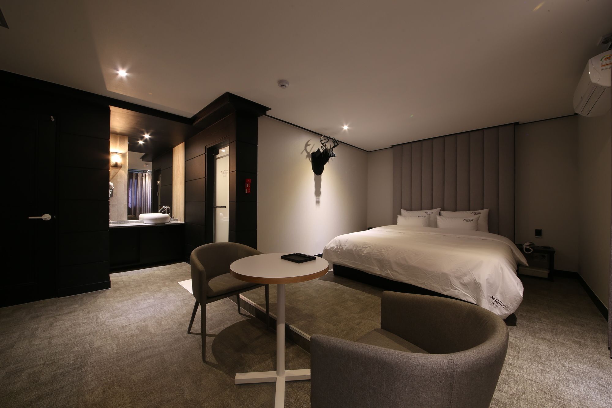 Almond Gupo Station Hotel 2*