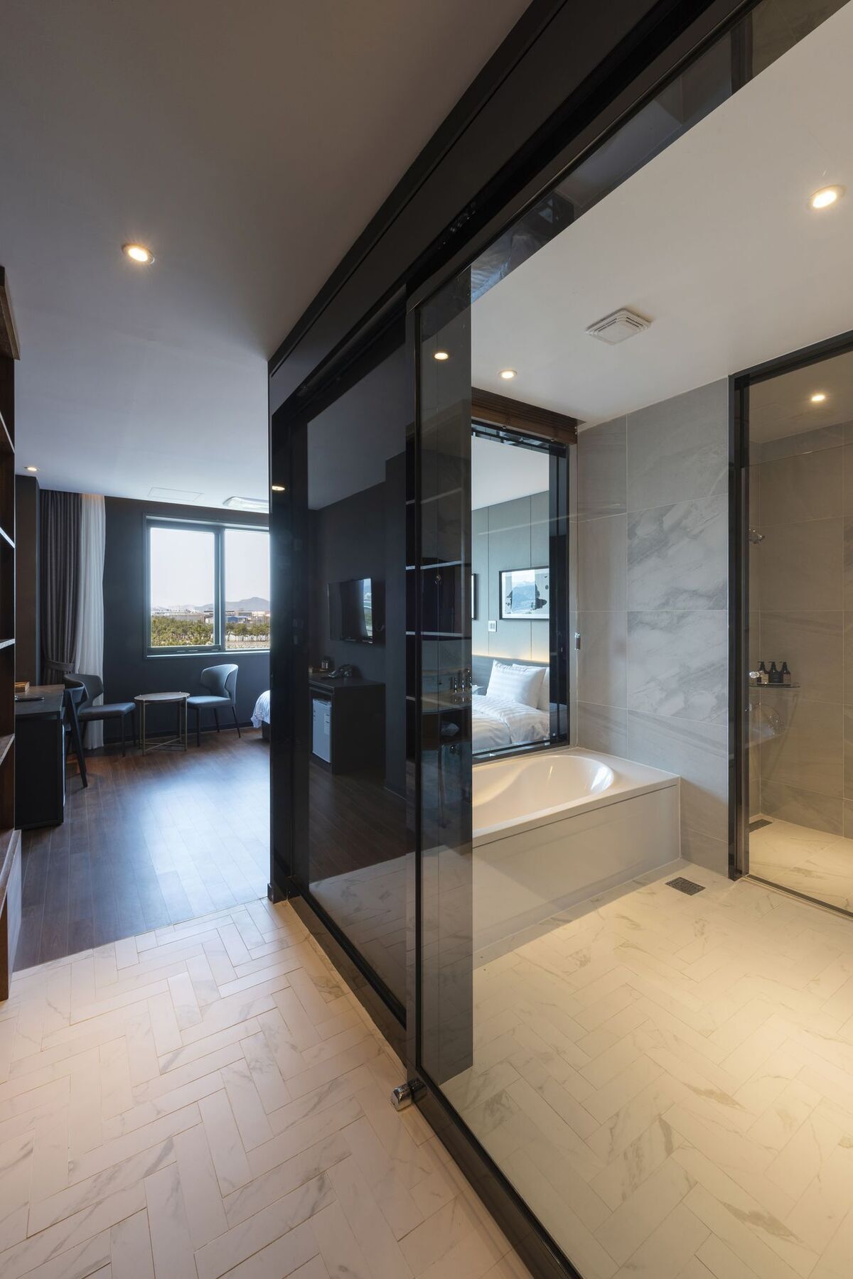Hotel Brown-dot Shinho 3*