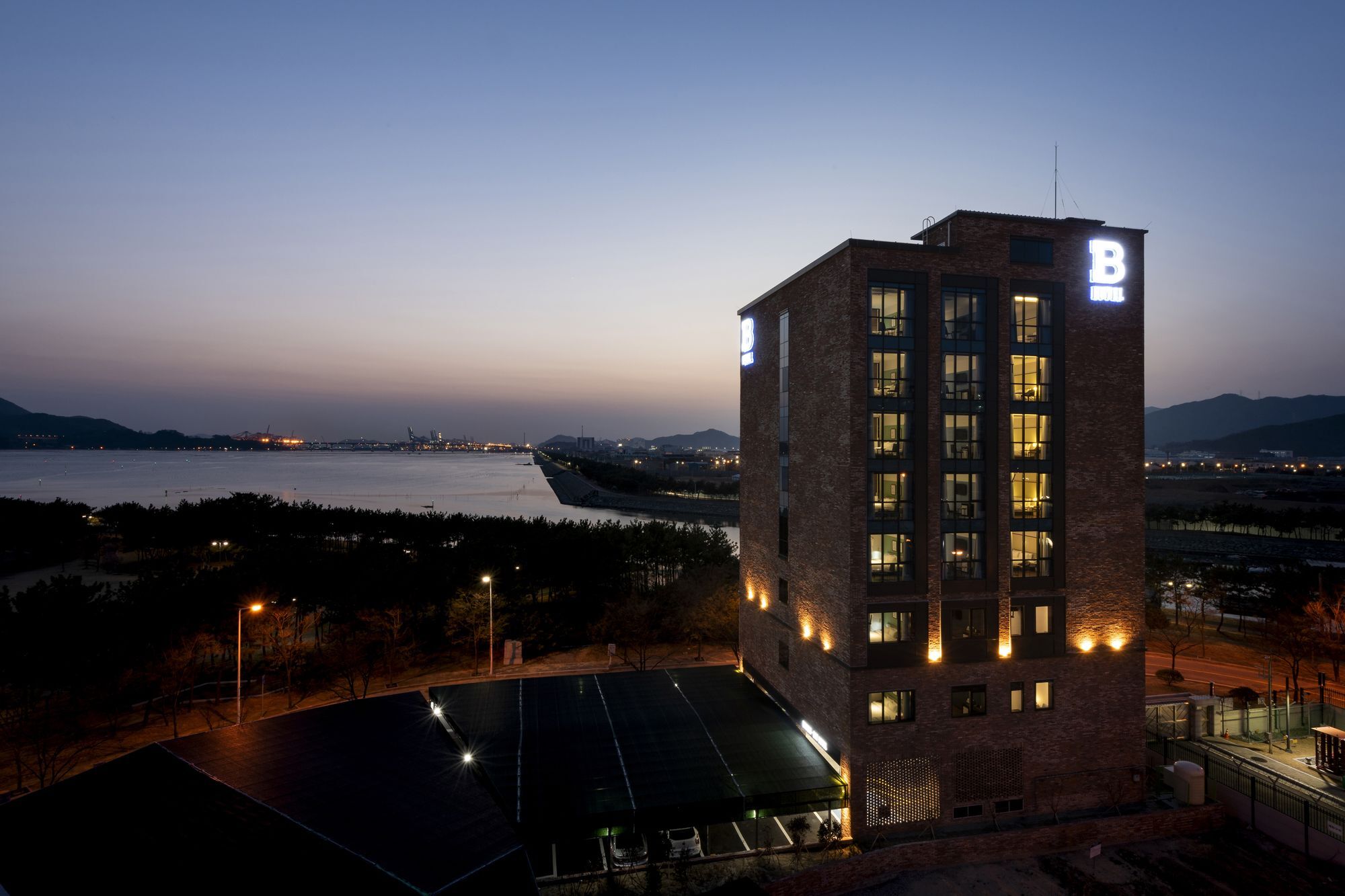 Hotel Brown-dot Shinho