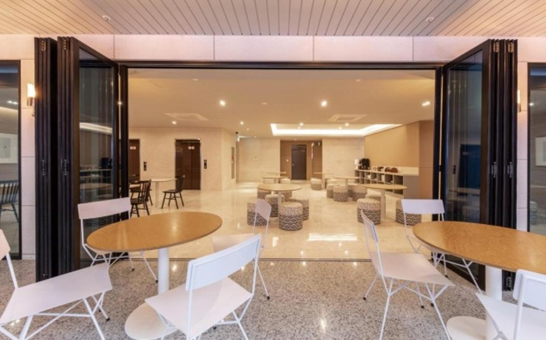 Brown Dot Deokcheon Hotel