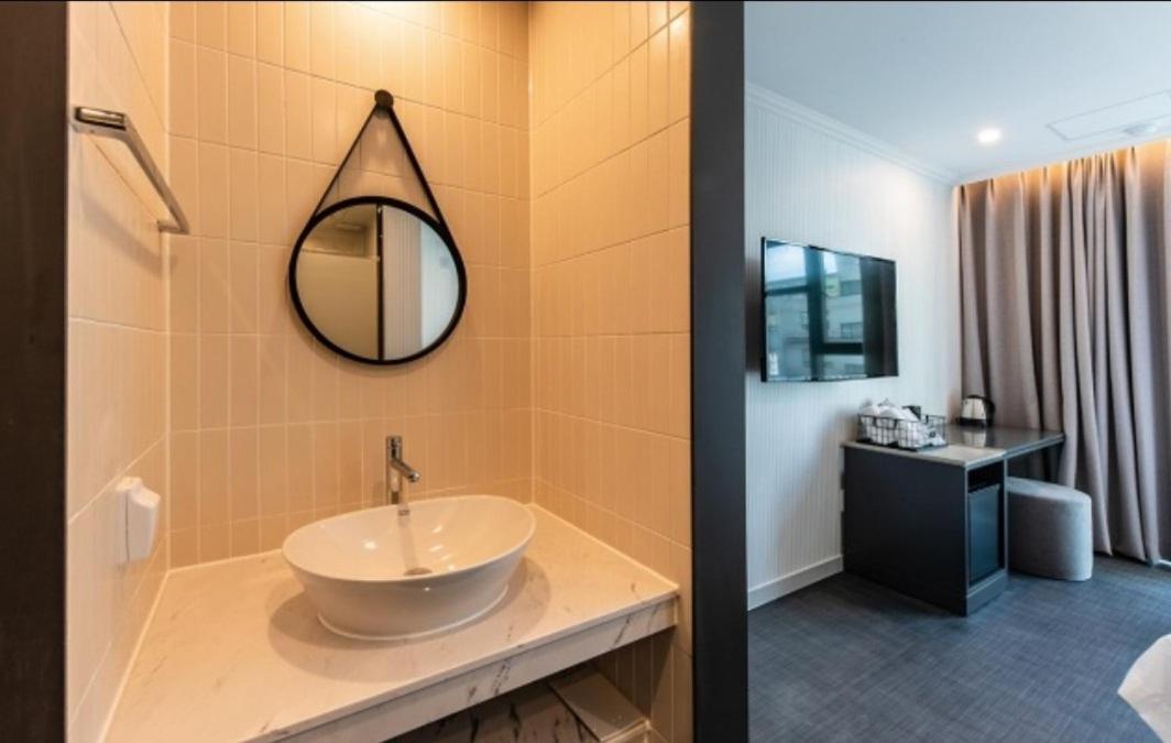 Brown Dot Deokcheon Hotel
