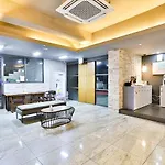 Seomyeon Hound Hotel 1St Street