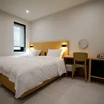 Mipo Oceanside Hotel