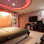 Hotel 2Ne1