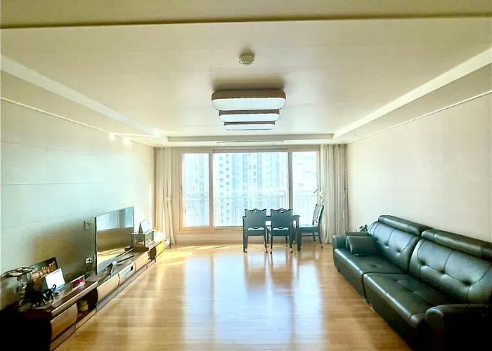 Cozy Apt With Home-Cooked Korean Meals
