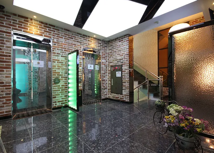 Hotel 2Ne1