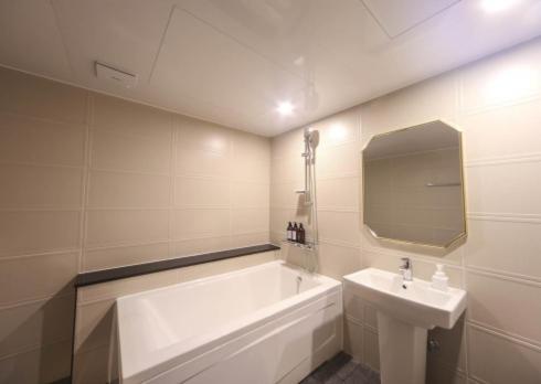 Hotel The Stone Bridge Sasang