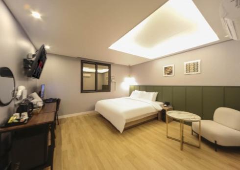 The Stone Bridge Sasang Hotel 2*