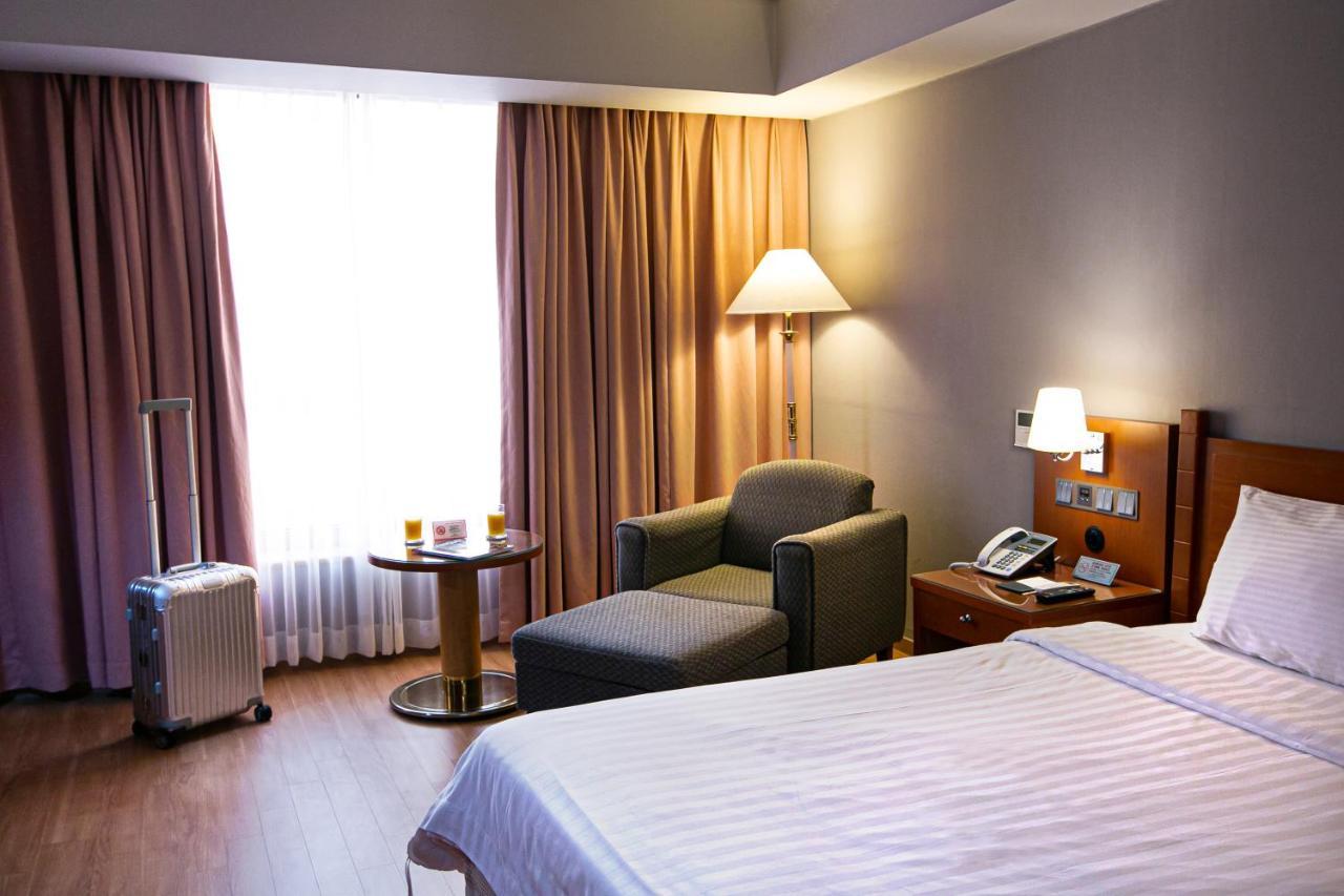 Paragon Hotel 4*