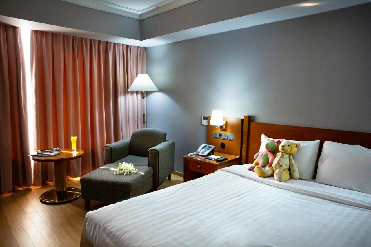 Paragon Hotel 4*