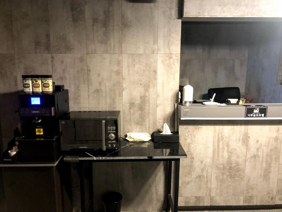 Sloth Songjeong Hotel Busan