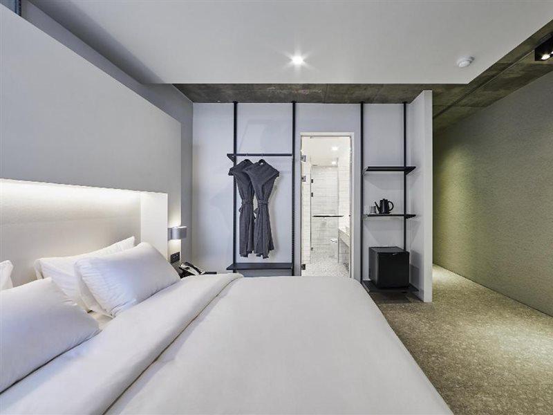 Hotel Intro