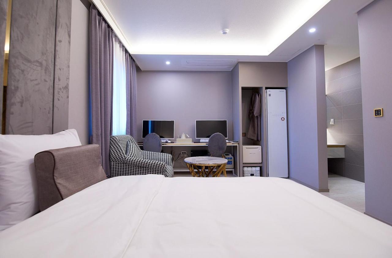 Hotel Denbasta Signature