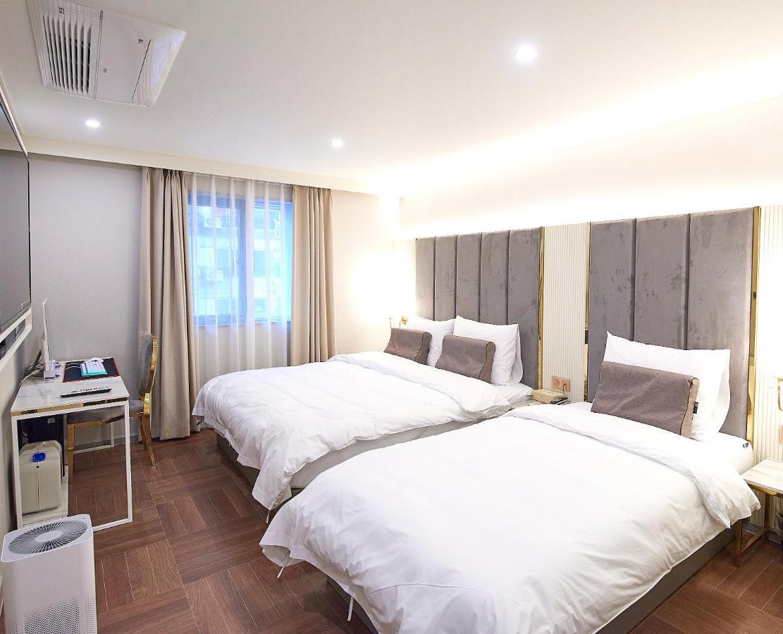 Hotel Denbasta Signature