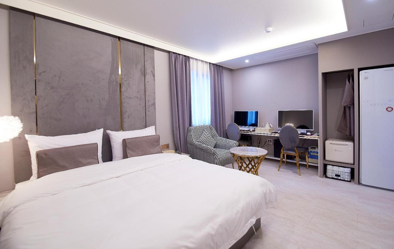 Hotel Denbasta Signature