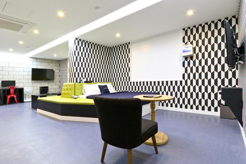 Hotel Home 3*