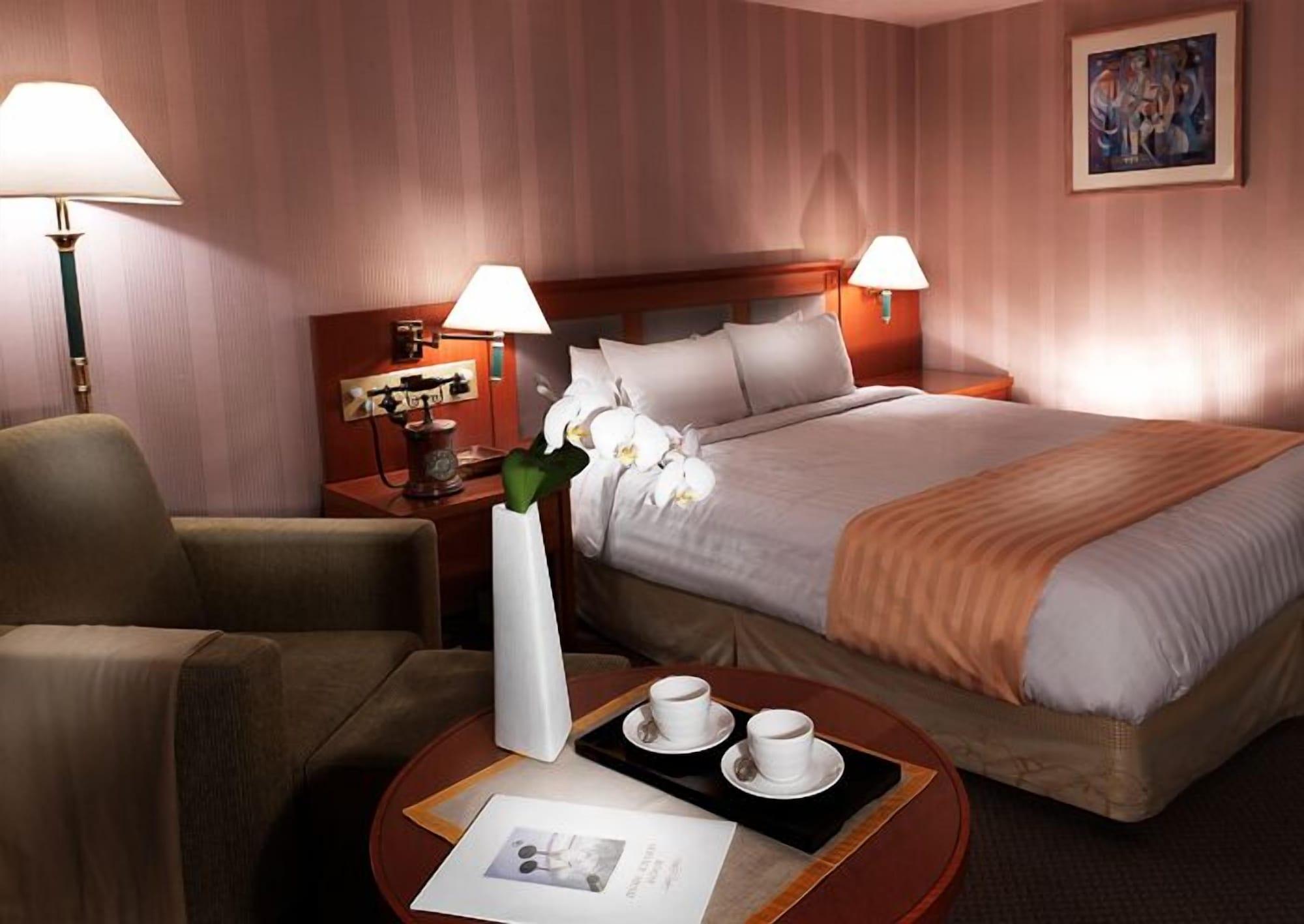 Paragon Hotel