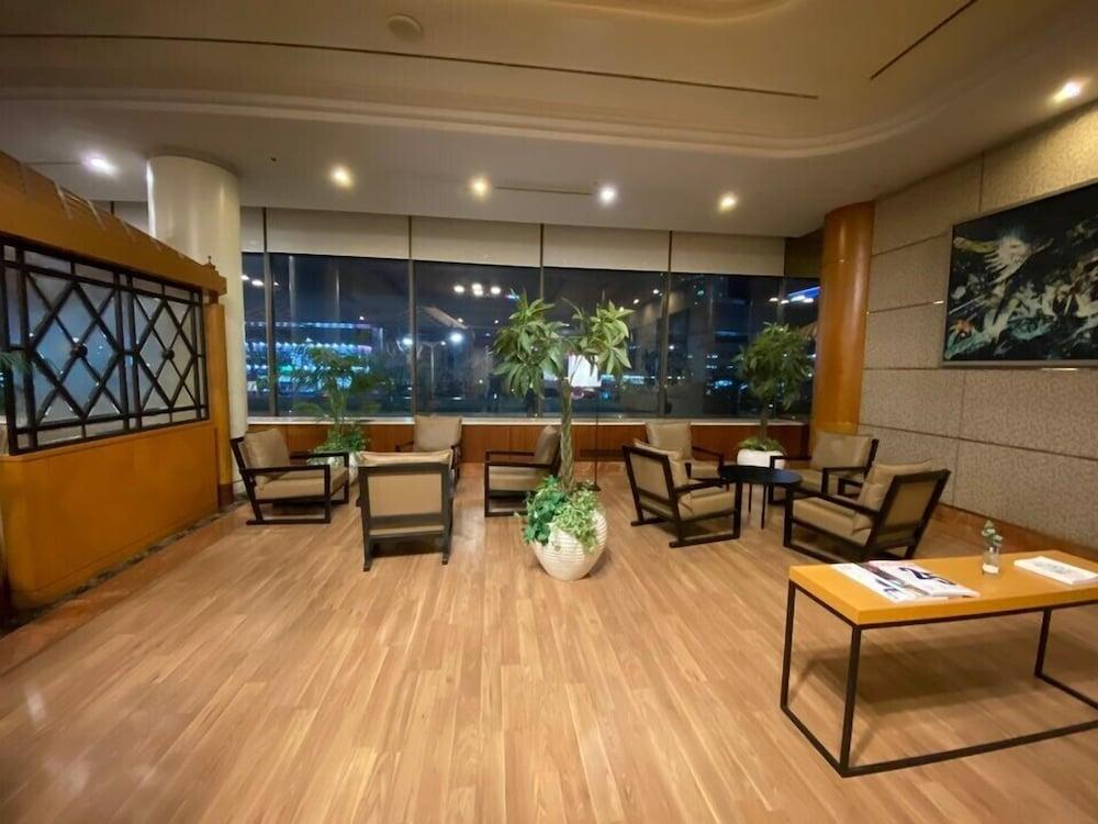Paragon Hotel 4*