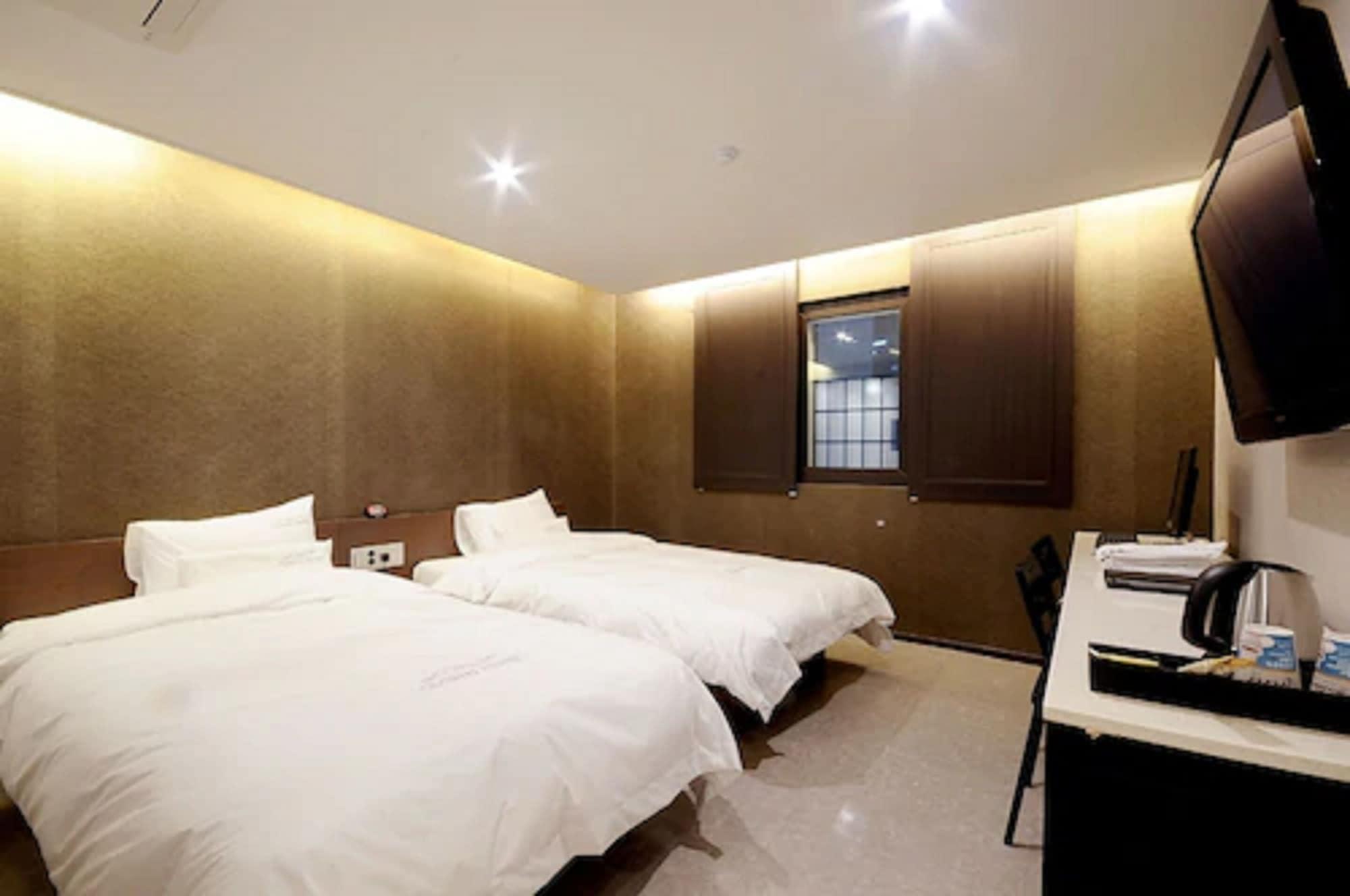 Queens Seomyeon Hotel