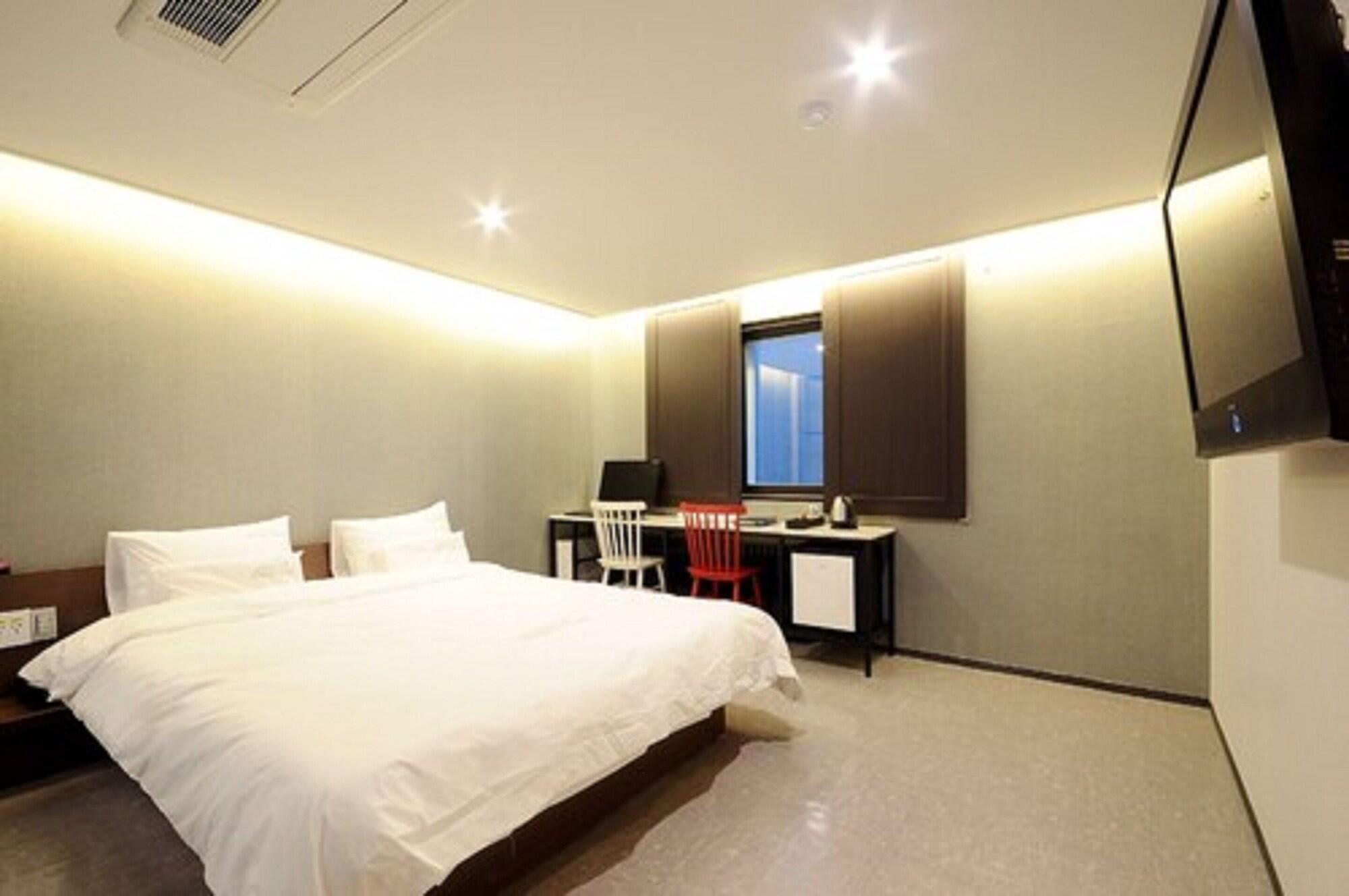 Queens Seomyeon Hotel 3*