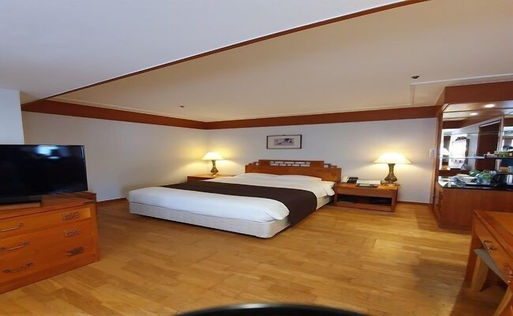Commodore Hotel Busan