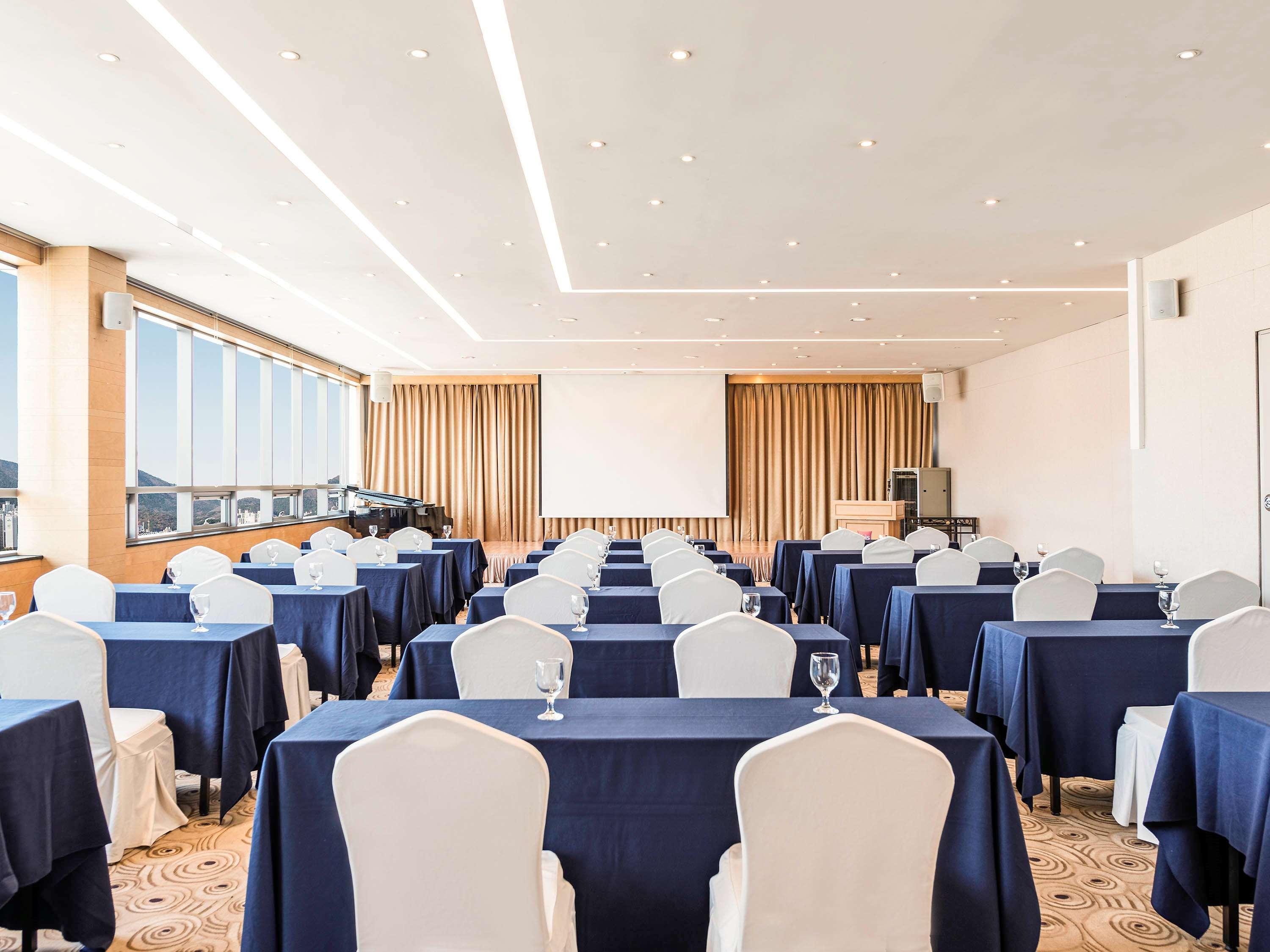 Ibis Ambassador Centre Hotel 3*
