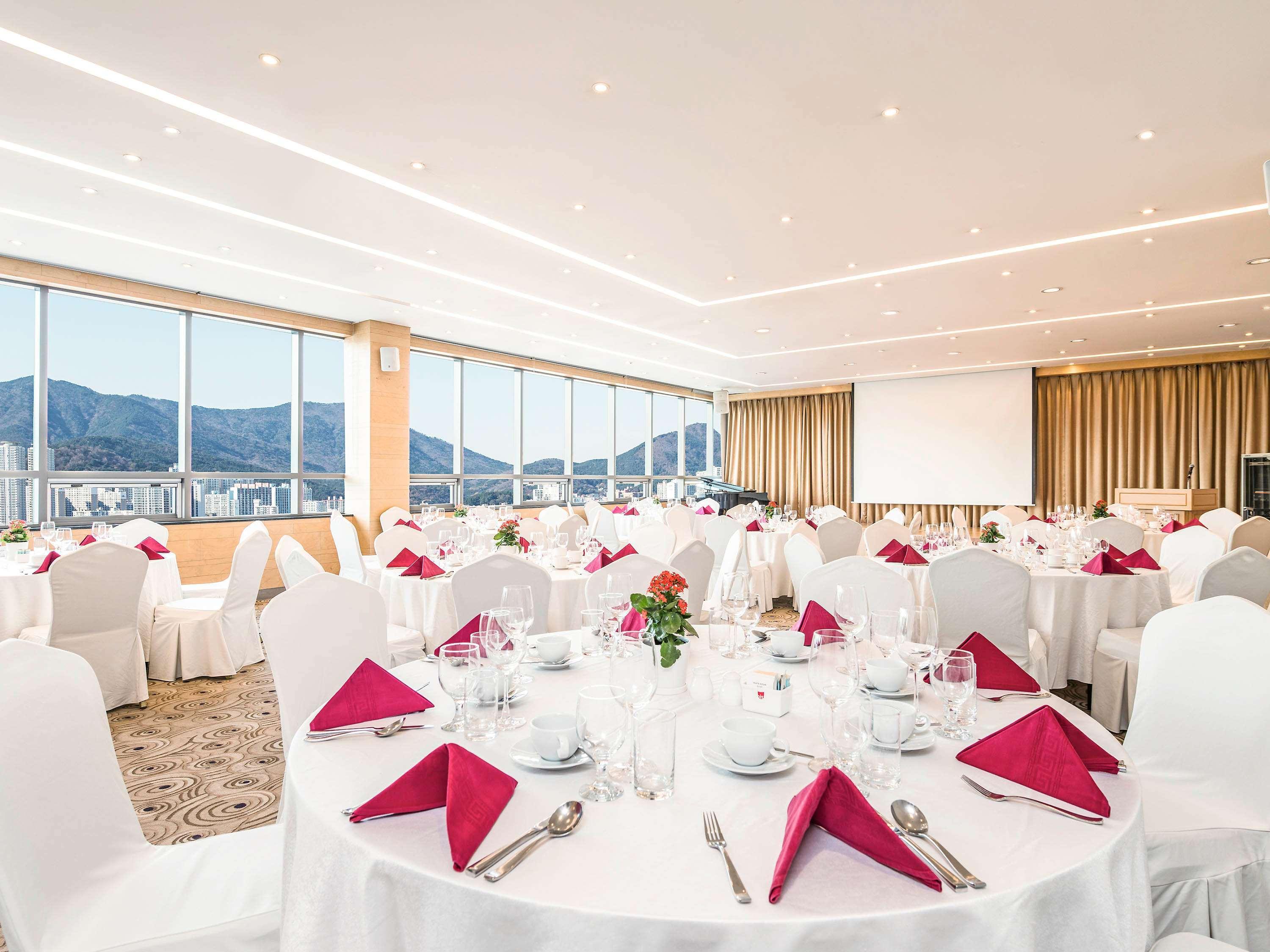 Ibis Ambassador Centre Hotel 3*