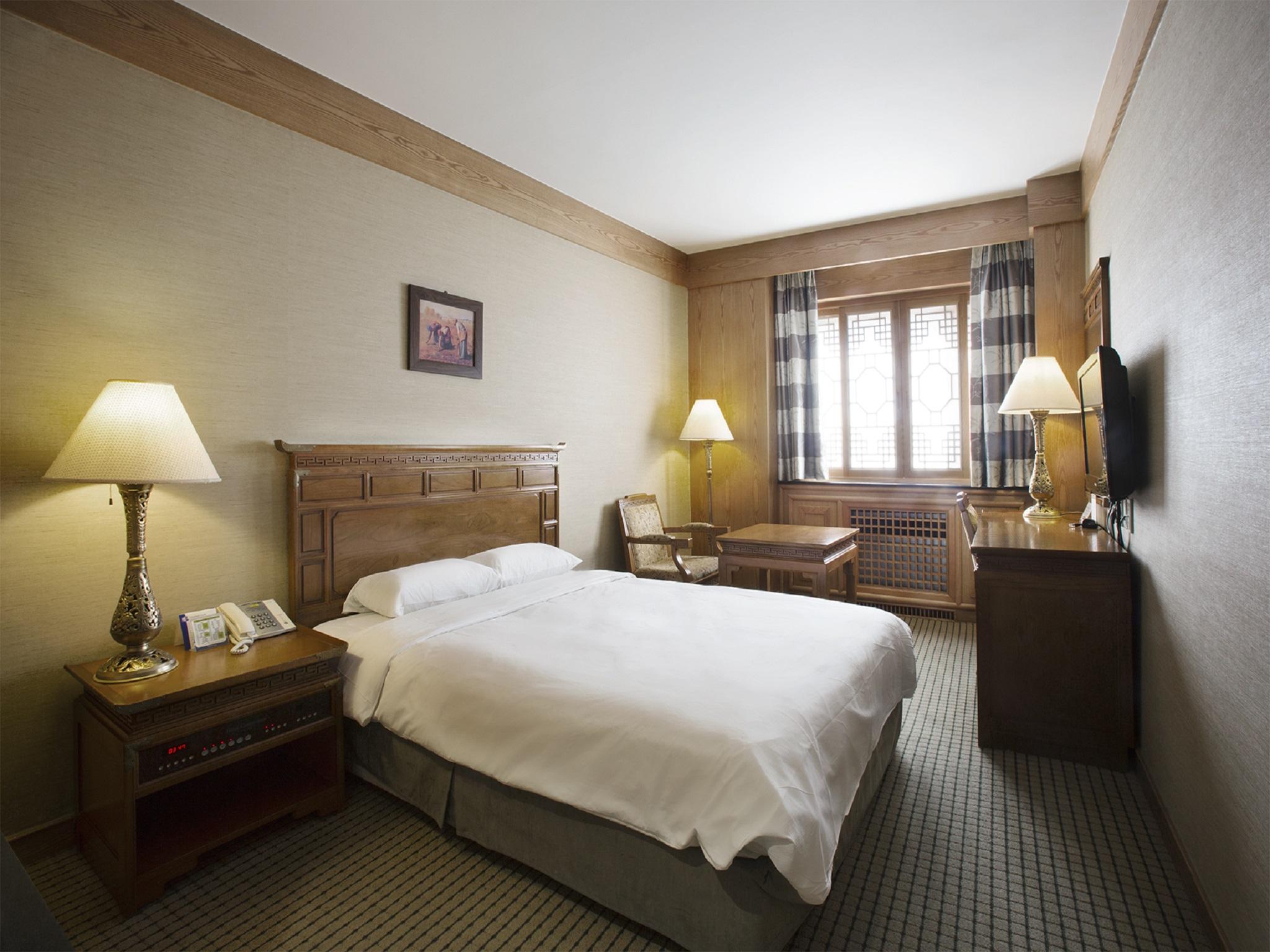 Commodore Hotel
