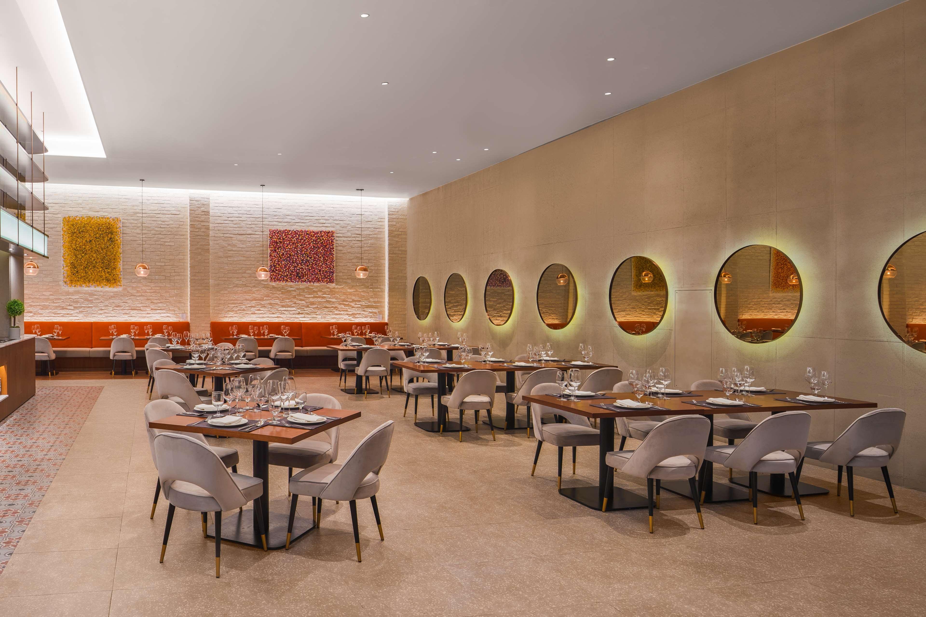Hotel Avani