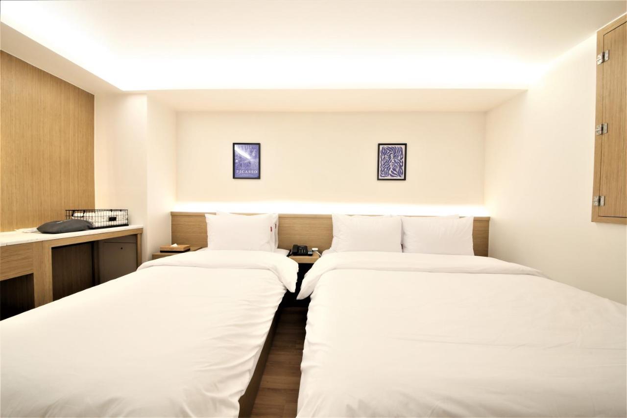 Hotel 25hours 2*