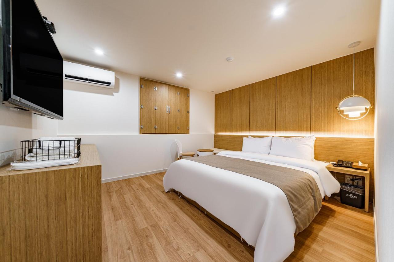 Hotel 25hours 2*
