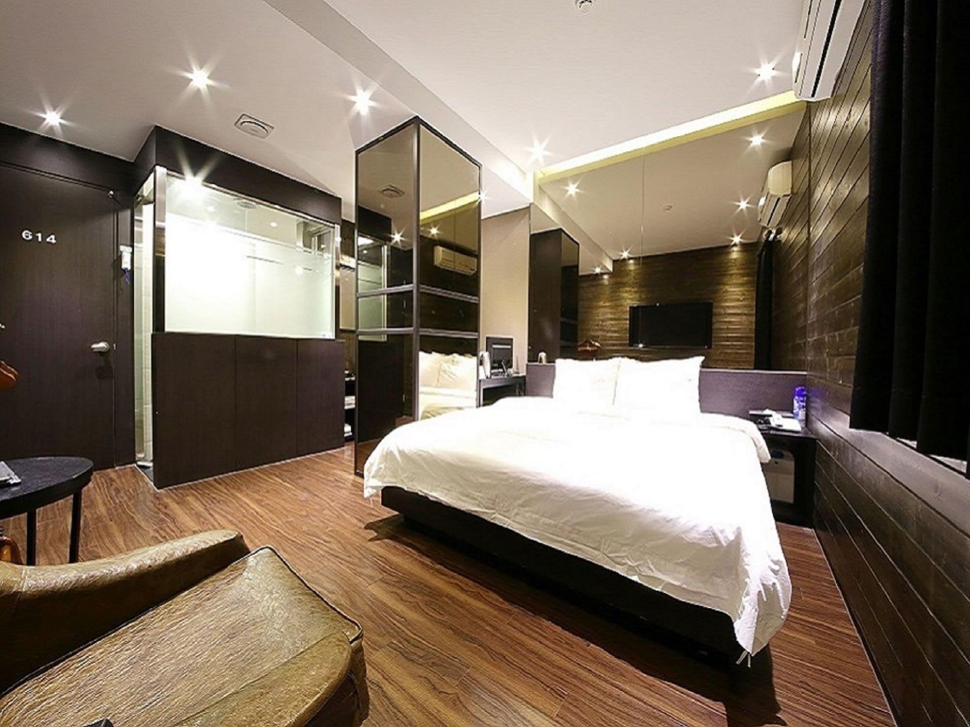 Almond Station Hotel Busan