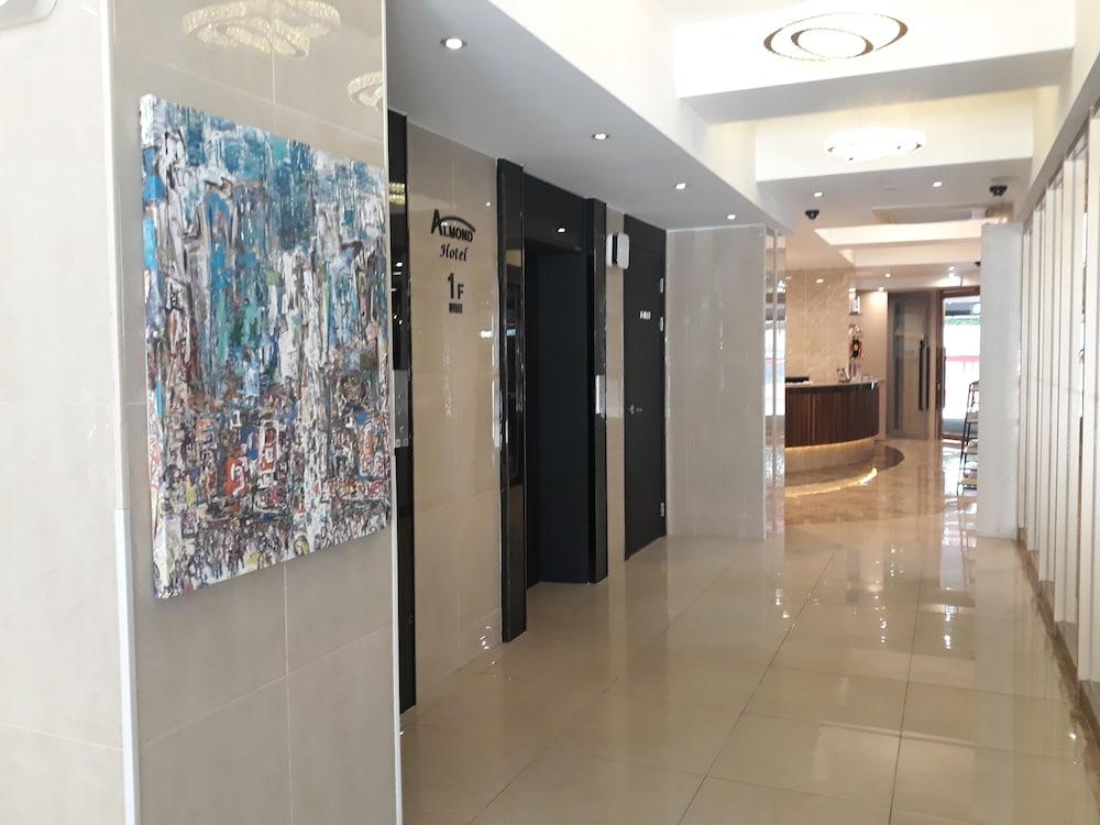 Hotel Almond Station 3*